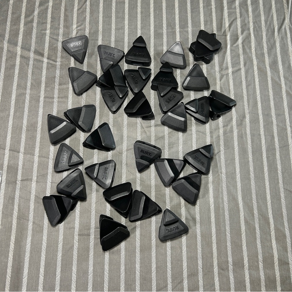 RUBY Space Triangles lot of 32